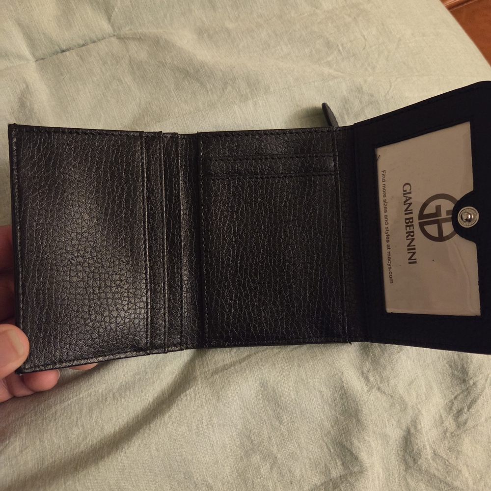 Giant Bernini Black Leather Trifold Wallet with Silver Accent - Picture 4 of 8